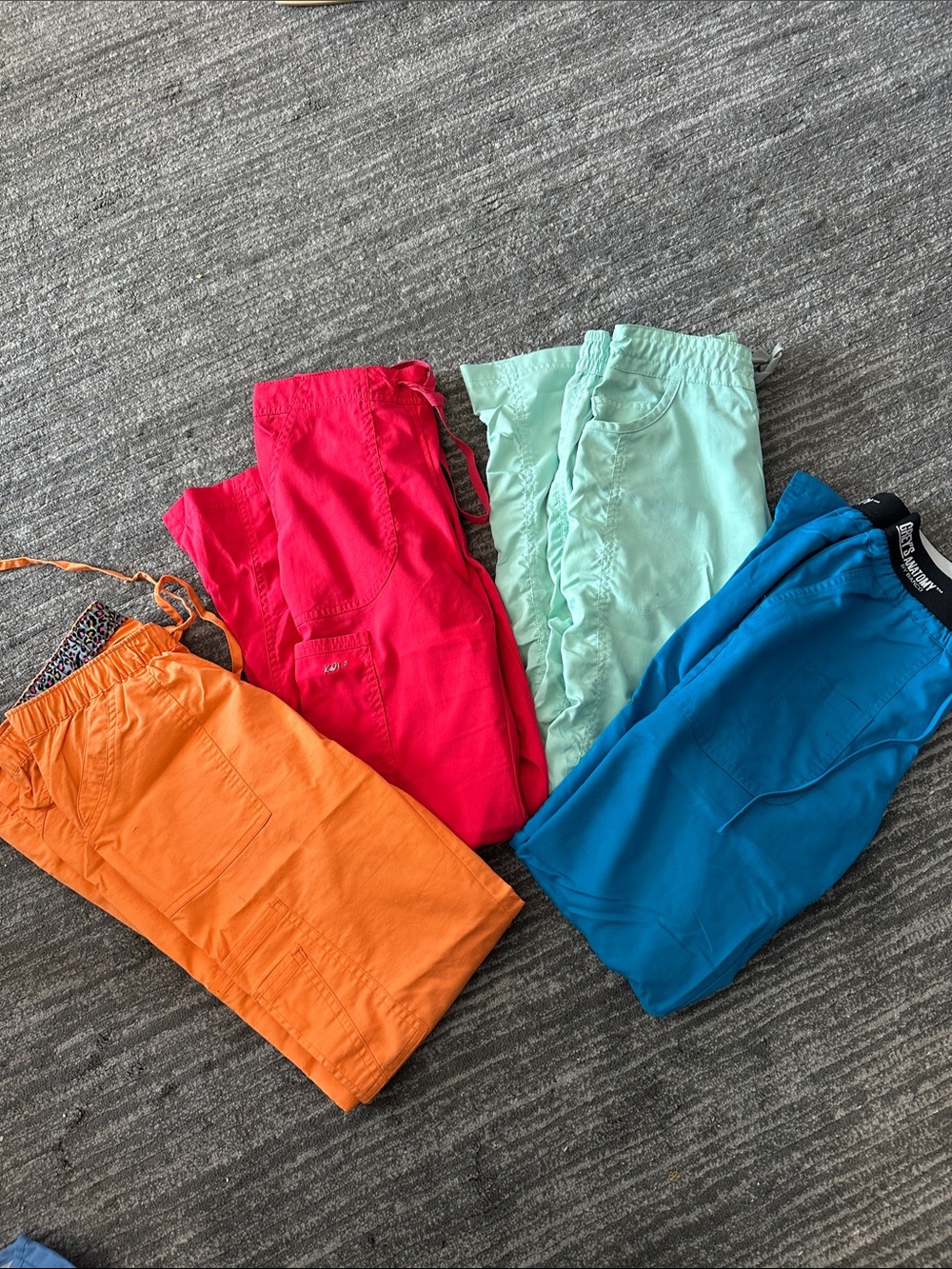 4 piece bundle women’s XS scrub pants